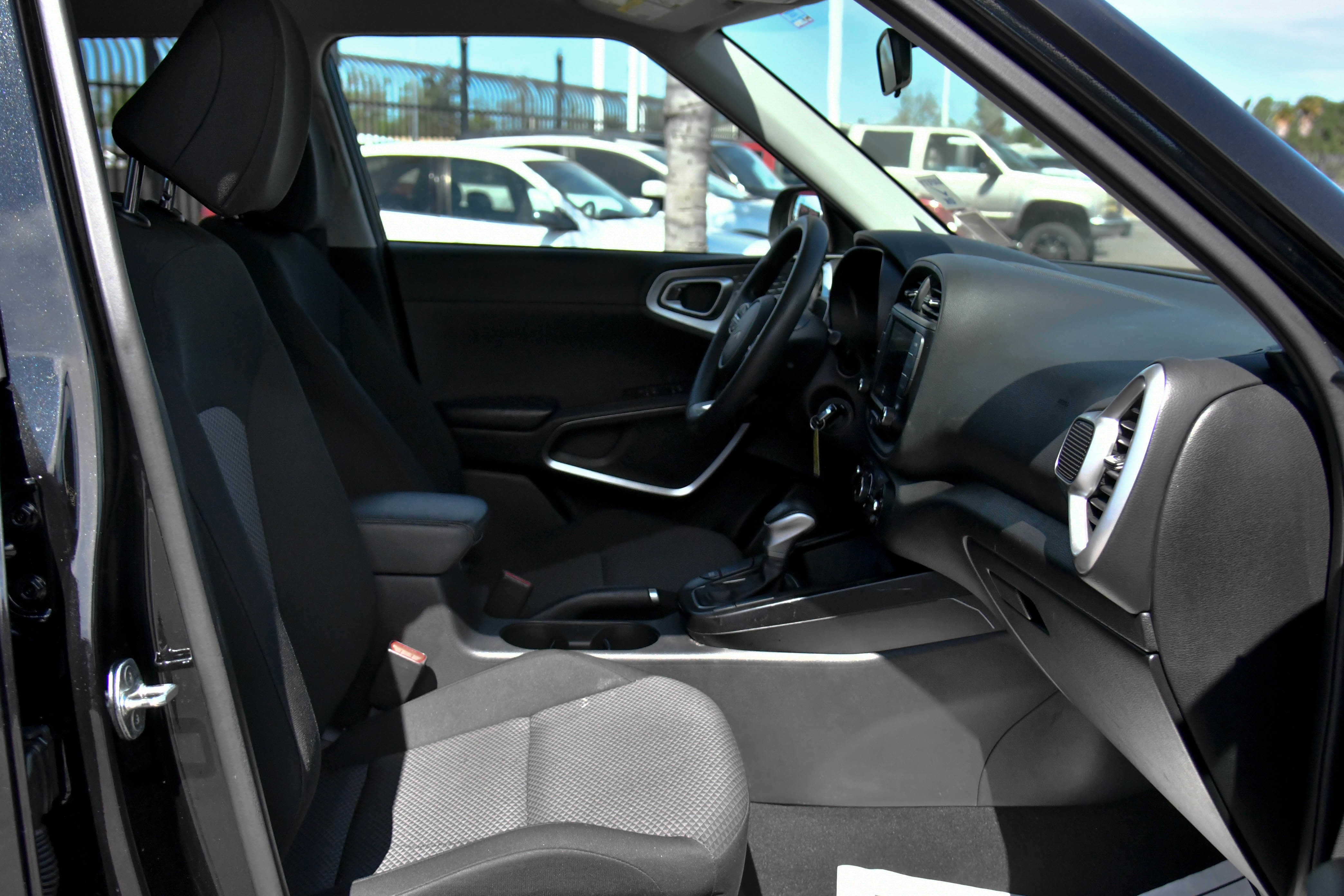 Used 2023 Kia Soul LX image 38