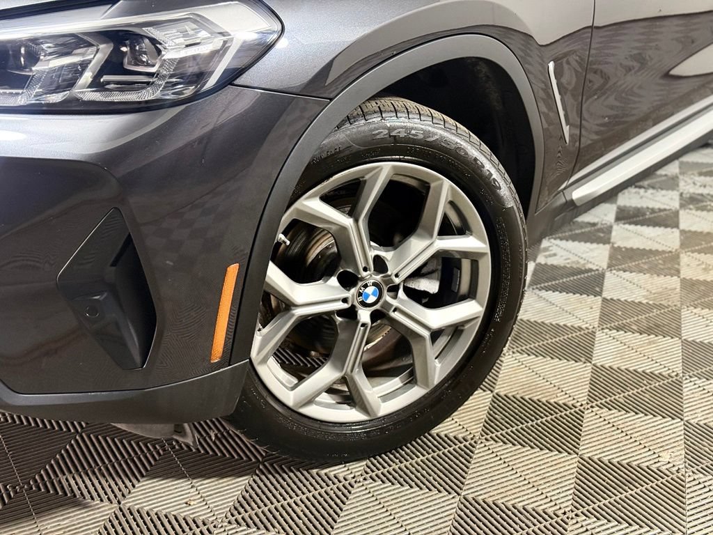 Used 2022 BMW X4 xDrive30i AWD/4WD image 2