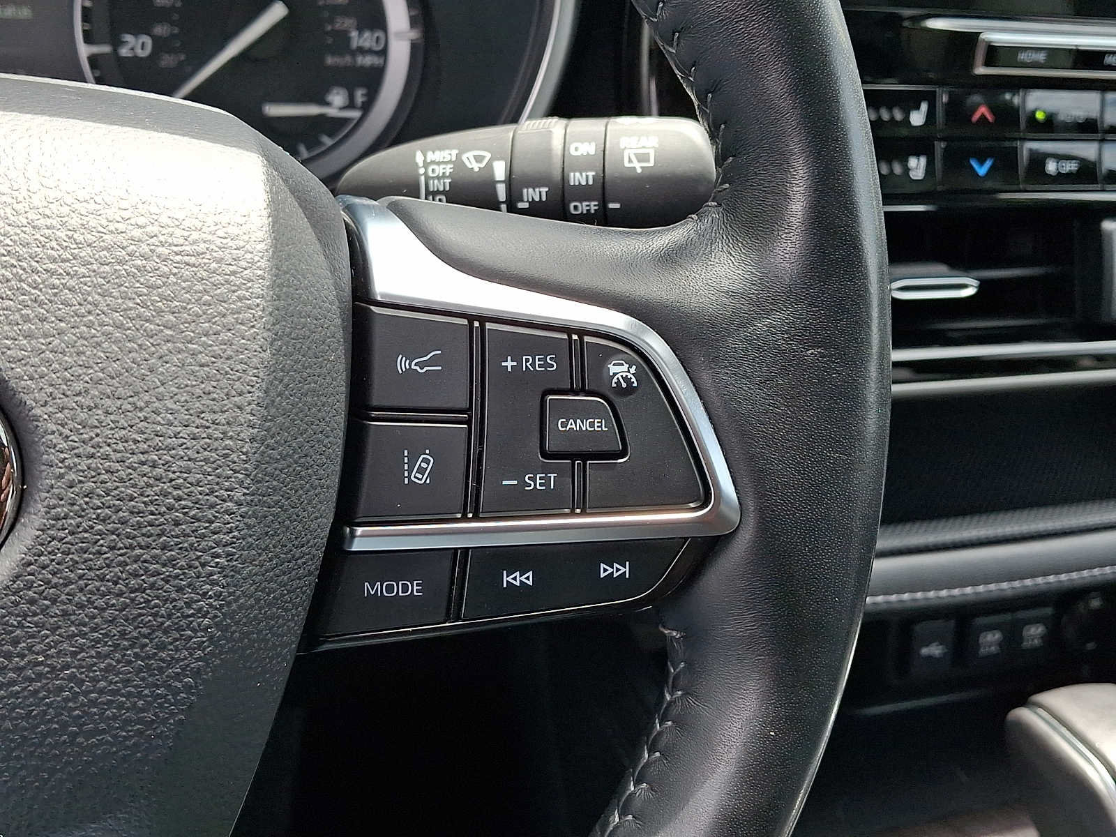 Used 2021 Toyota Highlander Limited AWD/4WD image 25