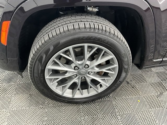 Used 2022 Jeep Grand Cherokee Summit w/ Luxury Tech Group V image 29