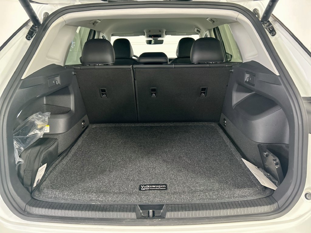 Used 2025 Volkswagen Tiguan SE FWD image 26