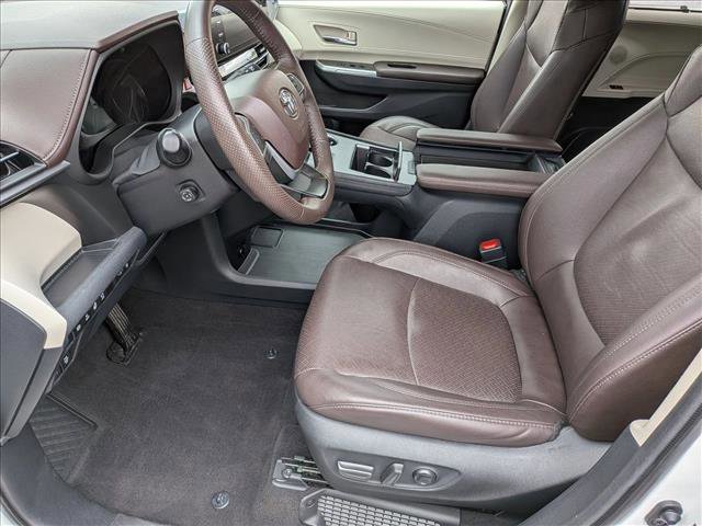 Used 2021 Toyota Sienna Platinum AWD/4WD image 17