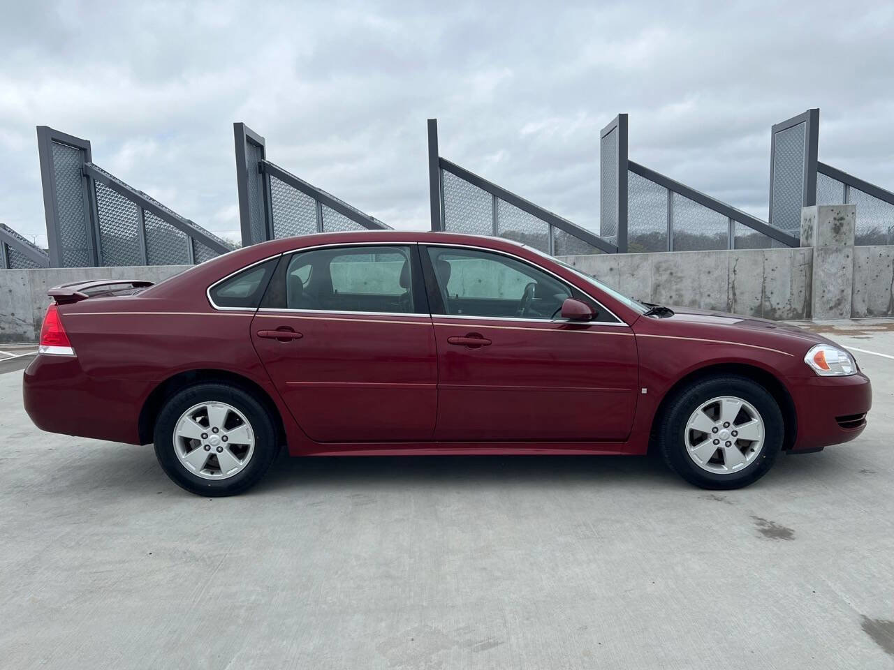 Used 2009 Chevrolet Impala LT FWD image 4