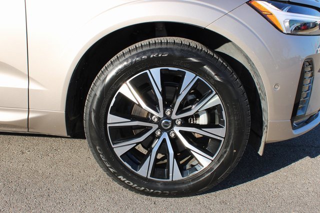 Used 2025 Volvo XC60 B5 Plus image 40