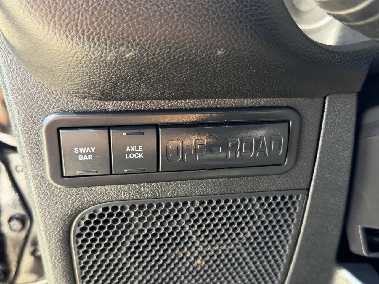 Used 2012 Jeep Wrangler Rubicon AWD/4WD image 16