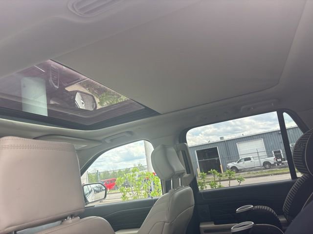 Used 2019 Ford Expedition Max Platinum image 3