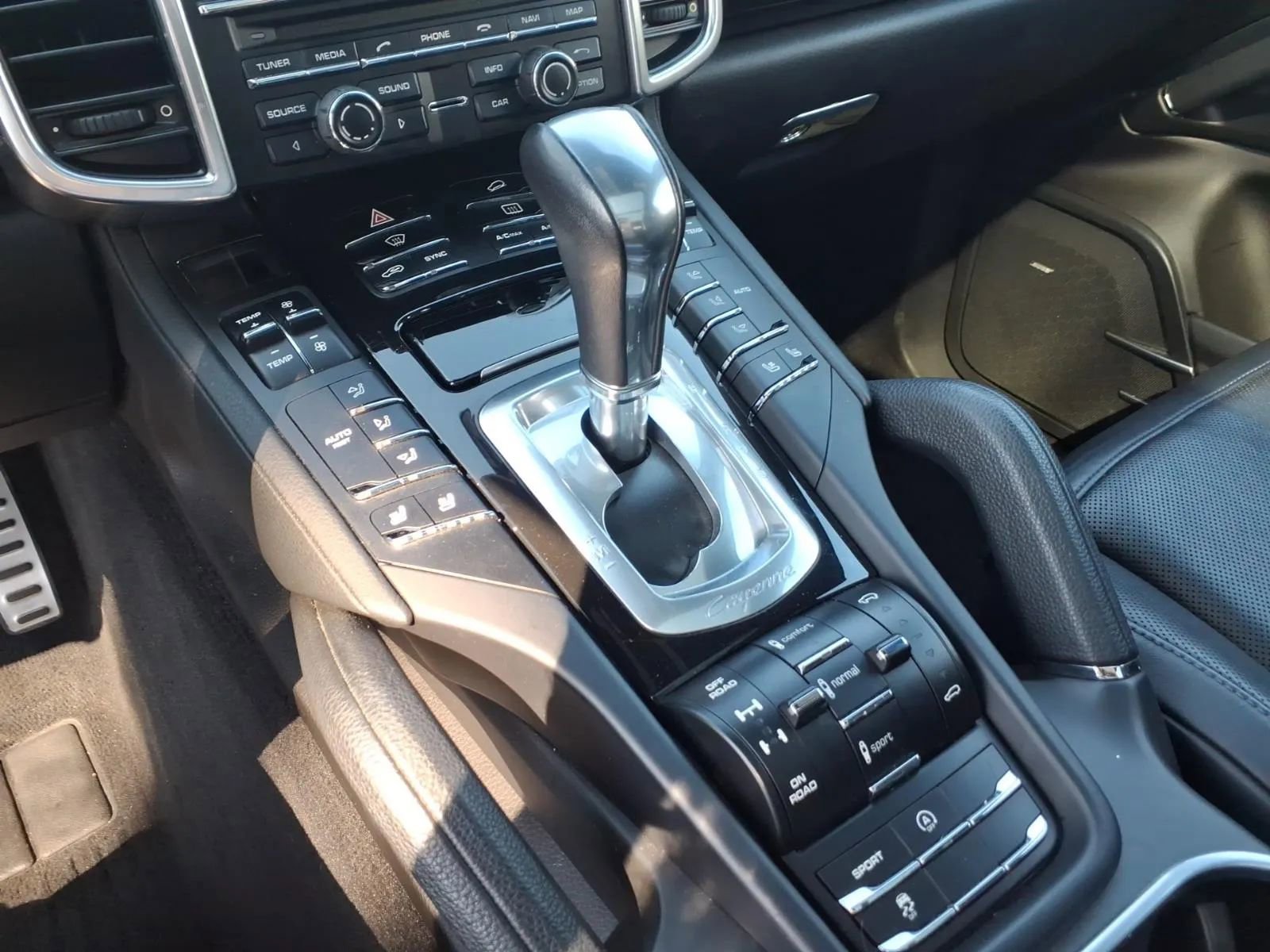 Used 2014 Porsche Cayenne S AWD/4WD image 33