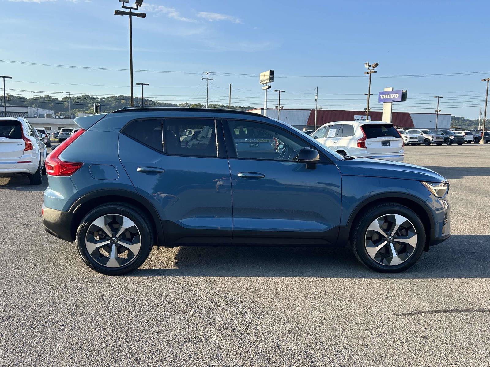 Certified 2023 Volvo XC40 B4 Ultimate FWD image 8