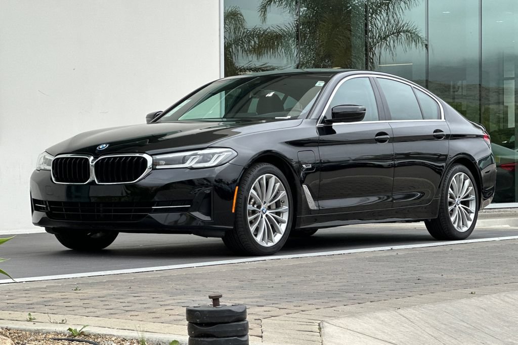 Used 2023 BMW 530e w/ Premium Package RWD image 7