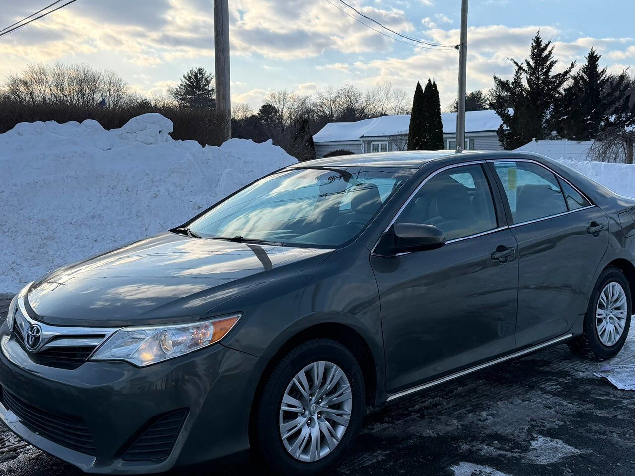 Used 2014 Toyota Camry LE image 4