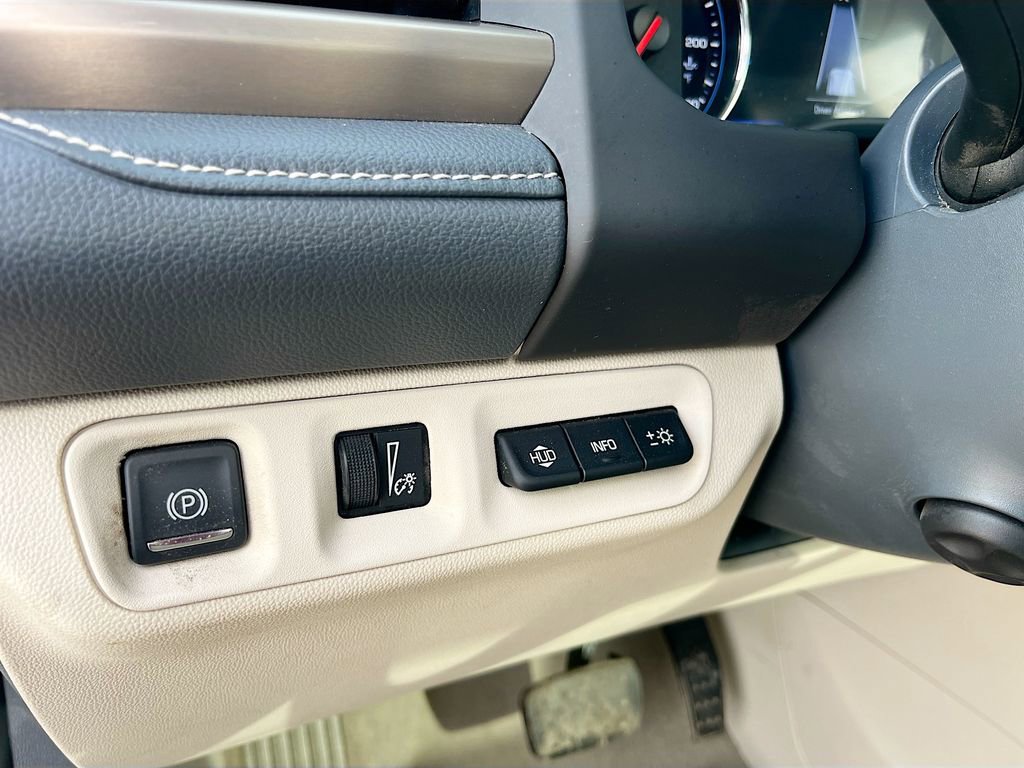 Used 2022 GMC Acadia Denali w/ Denali Ultimate Package AWD/4WD image 10