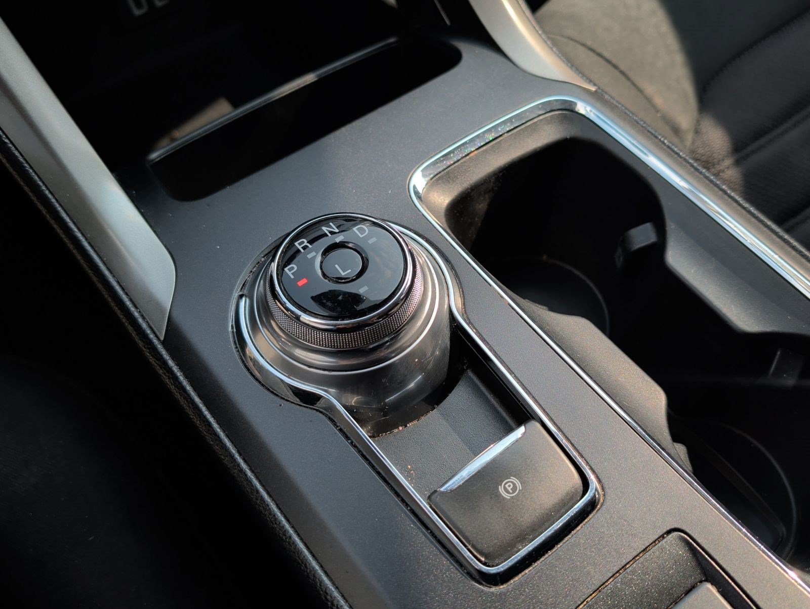 Used 2020 Ford Fusion SE FWD image 21
