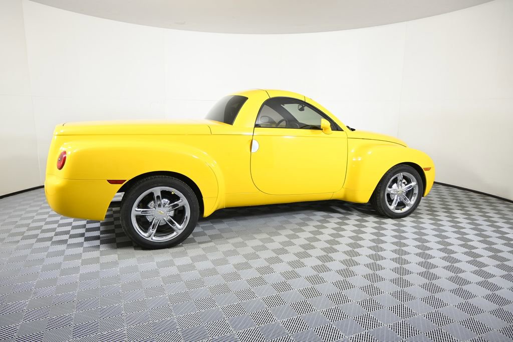 Used 2005 Chevrolet SSR w/ Preferred Equipment Group RWD image 8