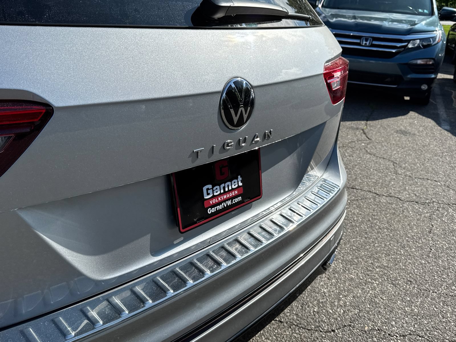 Certified 2023 Volkswagen Tiguan SE R-Line FWD image 39