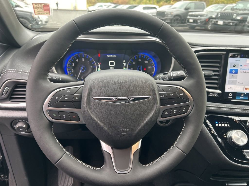 New 2026 Chrysler Pacifica Select image 17