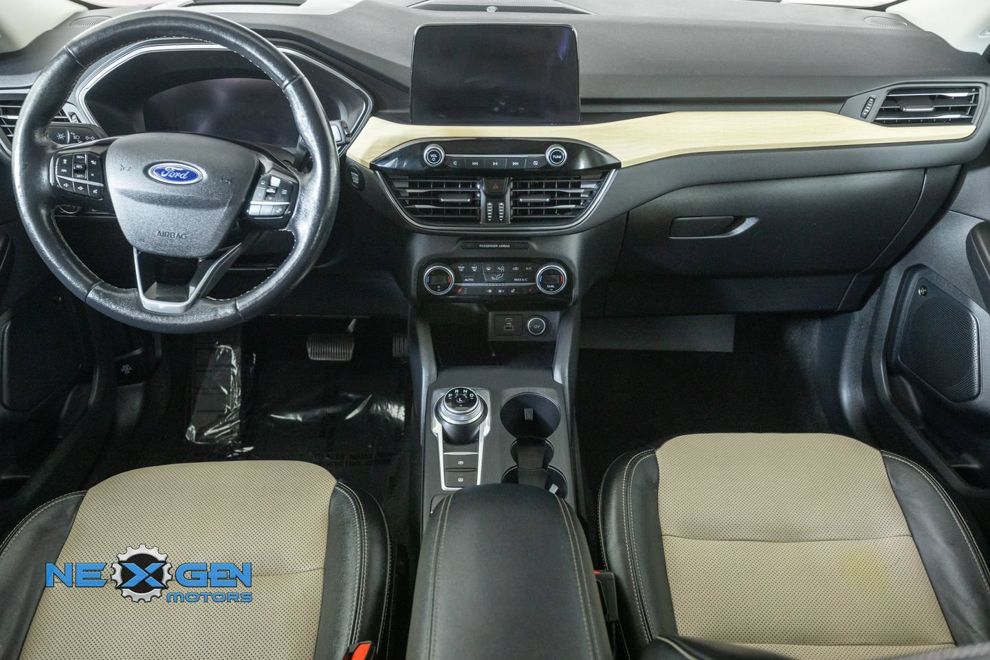 Used 2021 Ford Escape Titanium w/ Titanium Elite Package AWD/4WD image 36