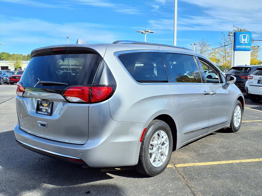 Used 2020 Chrysler Pacifica Touring-L image 10