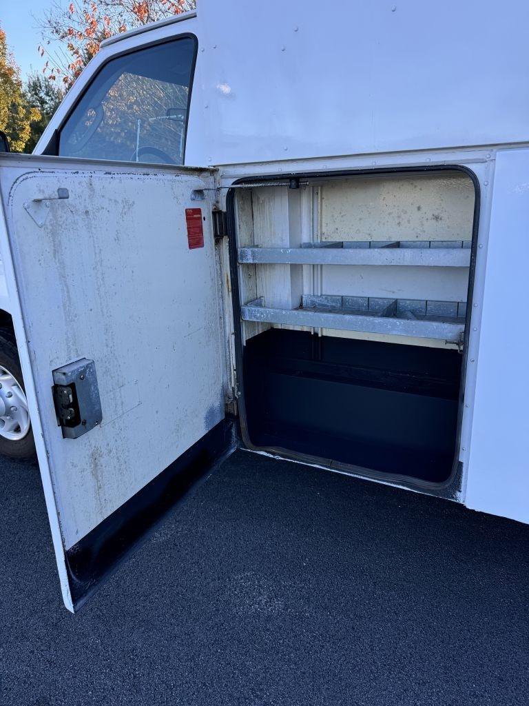 Used 2010 Ford E-350 and Econoline 350 Super Duty image 31