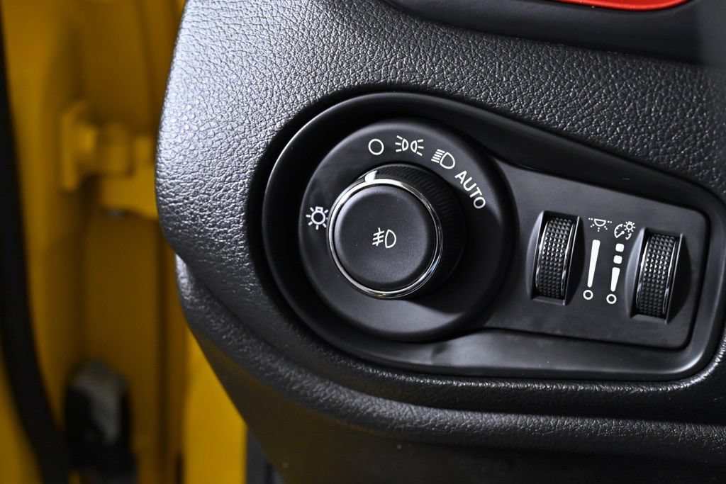 Used 2019 Jeep Renegade Trailhawk AWD/4WD image 22