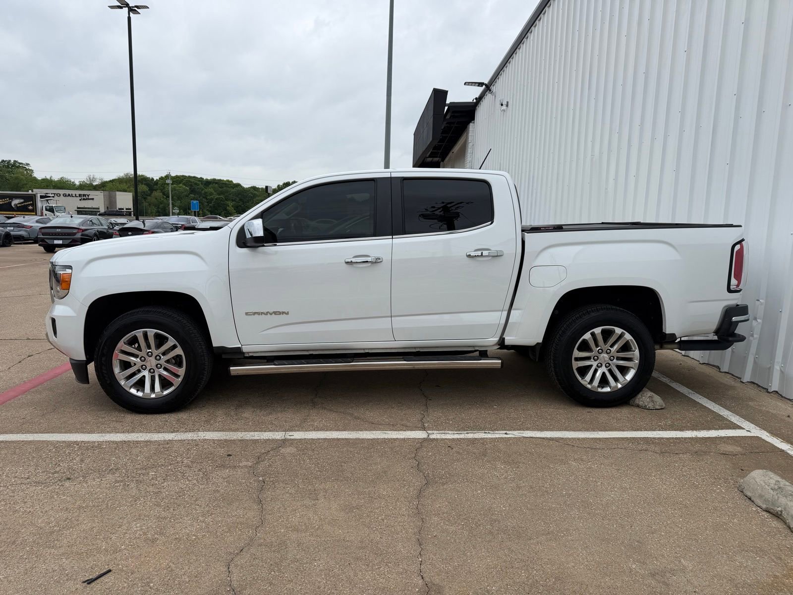 Used 2017 GMC Canyon SLT w/ Driver Alert Package RWD image 3