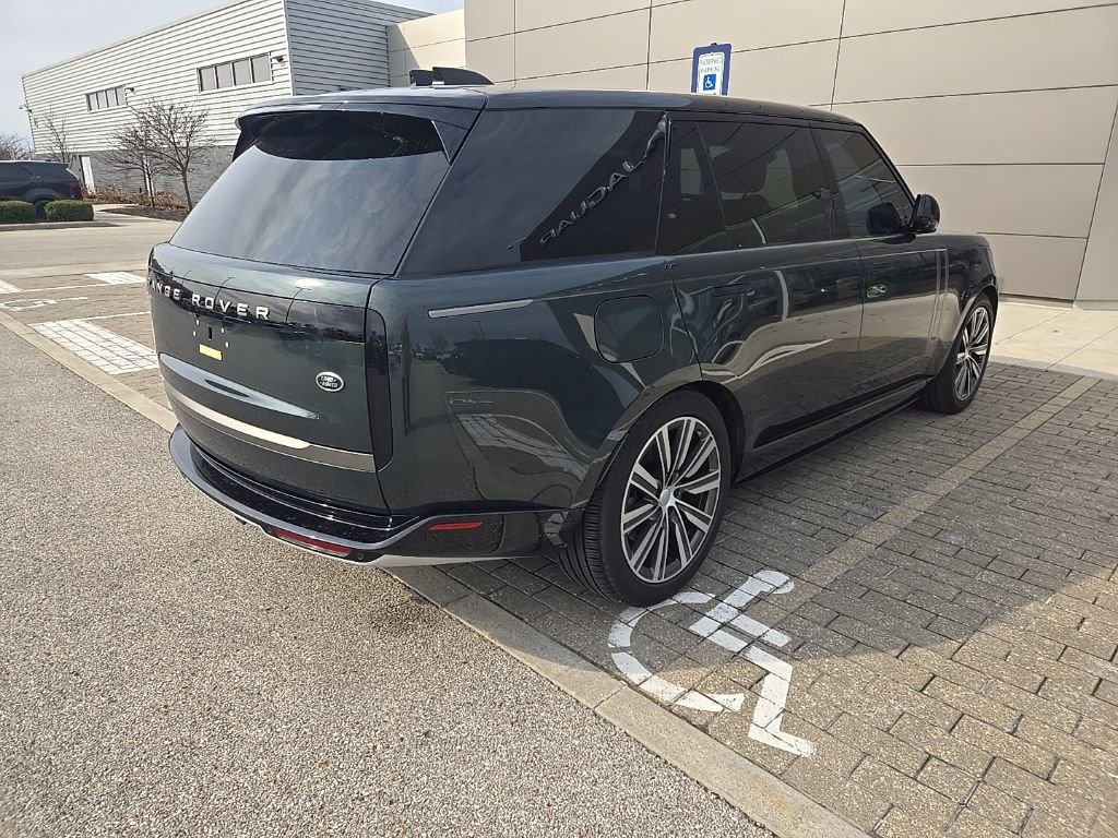 Used 2023 Land Rover Range Rover Long Wheelbase SE image 5