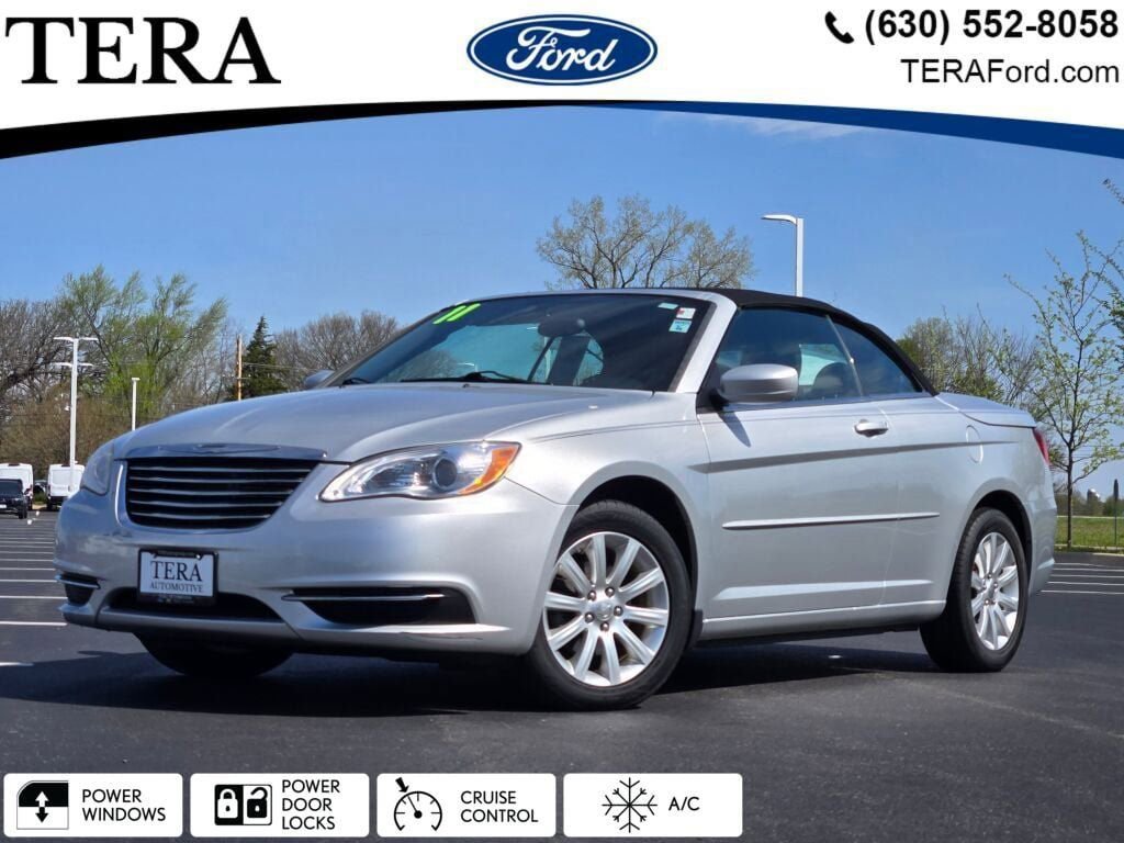 Used 2011 Chrysler 200 Touring FWD image 1