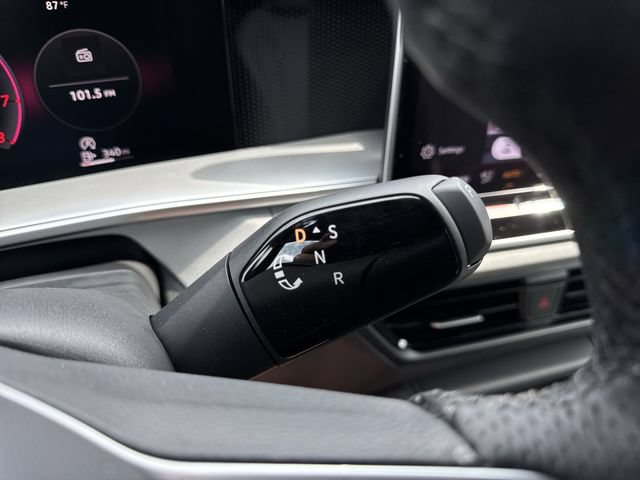 New 2026 Volkswagen Tiguan SE R-Line FWD image 15