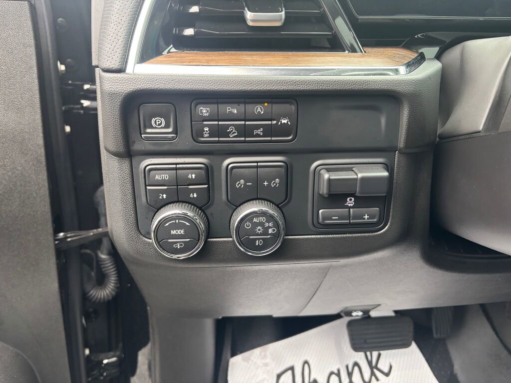 Used 2025 Chevrolet Suburban High Country image 23