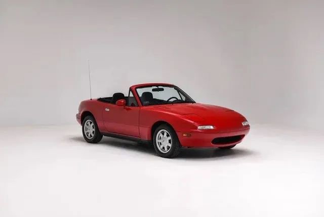 Used 1990 MAZDA MX-5 Miata 2D Convertible image 2