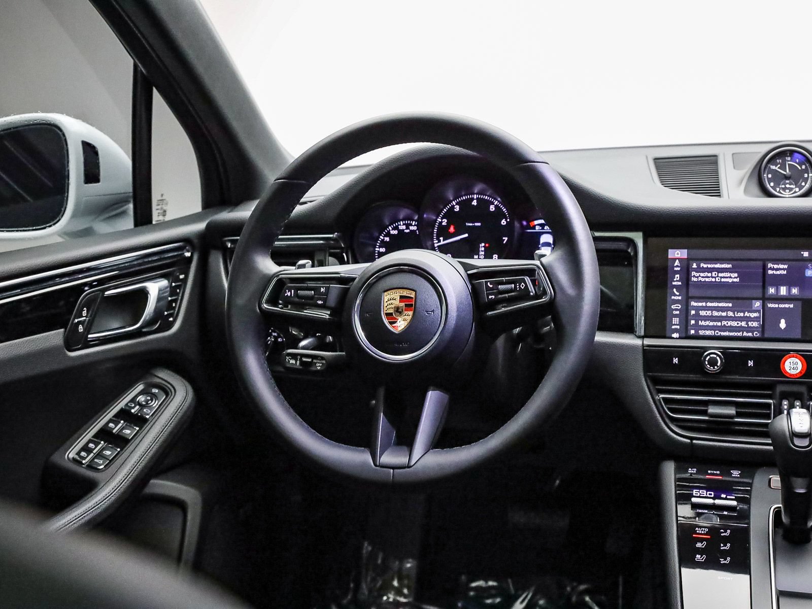Certified 2026 Porsche Macan AWD/4WD image 16
