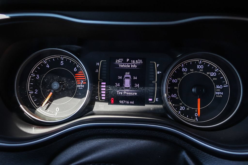 Used 2020 Jeep Cherokee Latitude Plus FWD image 29