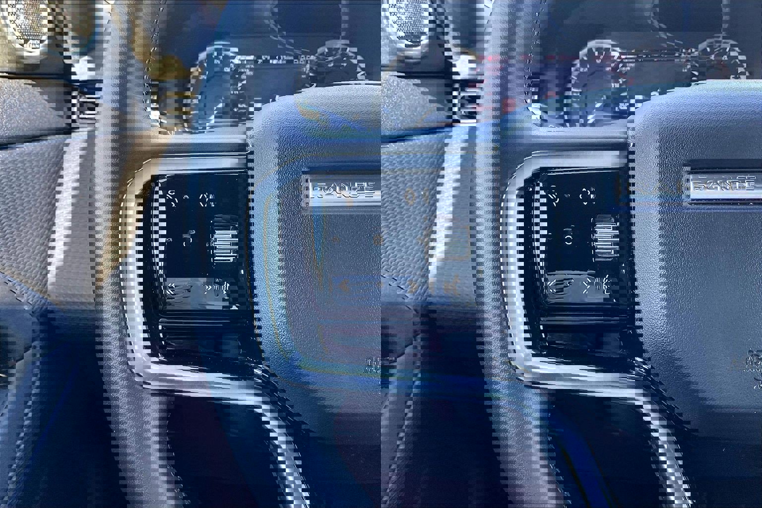 Used 2022 Land Rover Range Rover Evoque S image 22