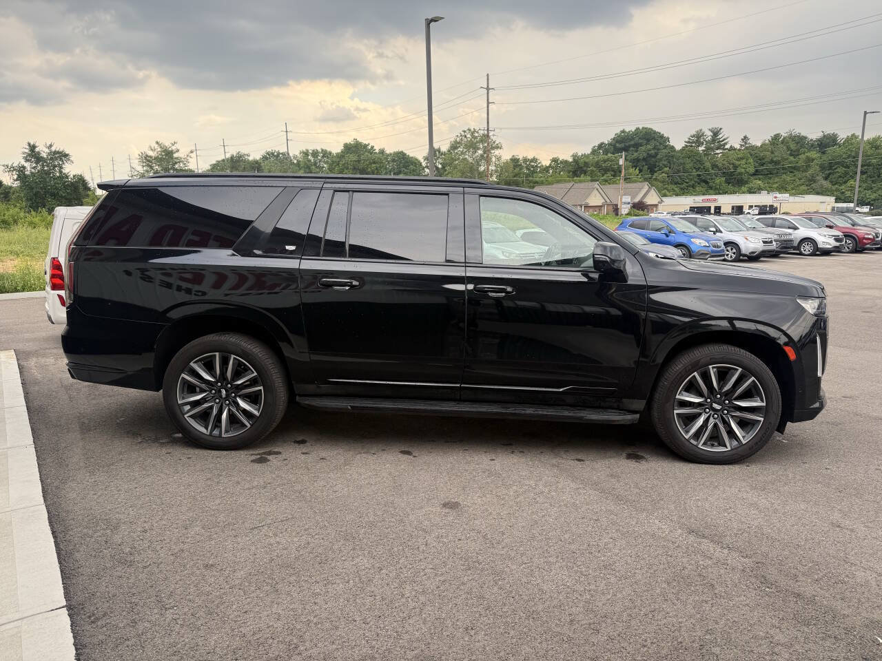 Used 2023 Cadillac Escalade ESV Sport AWD/4WD image 5