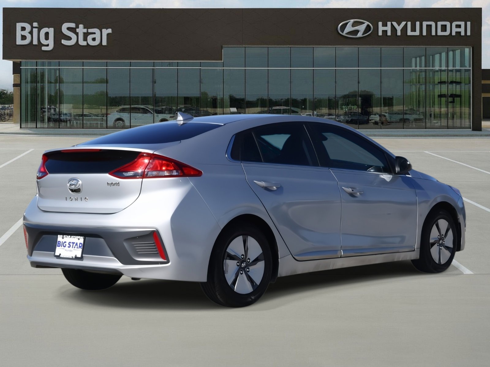 Used 2022 Hyundai Ioniq SE image 4