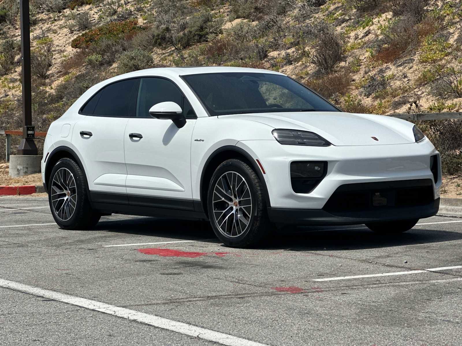 New 2025 Porsche Macan Electric RWD image 10