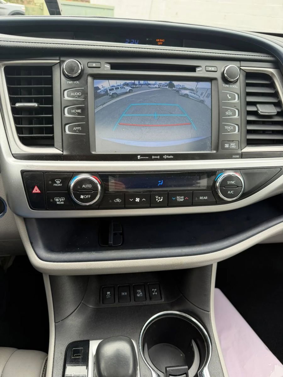 Used 2019 Toyota Highlander XLE AWD/4WD image 15