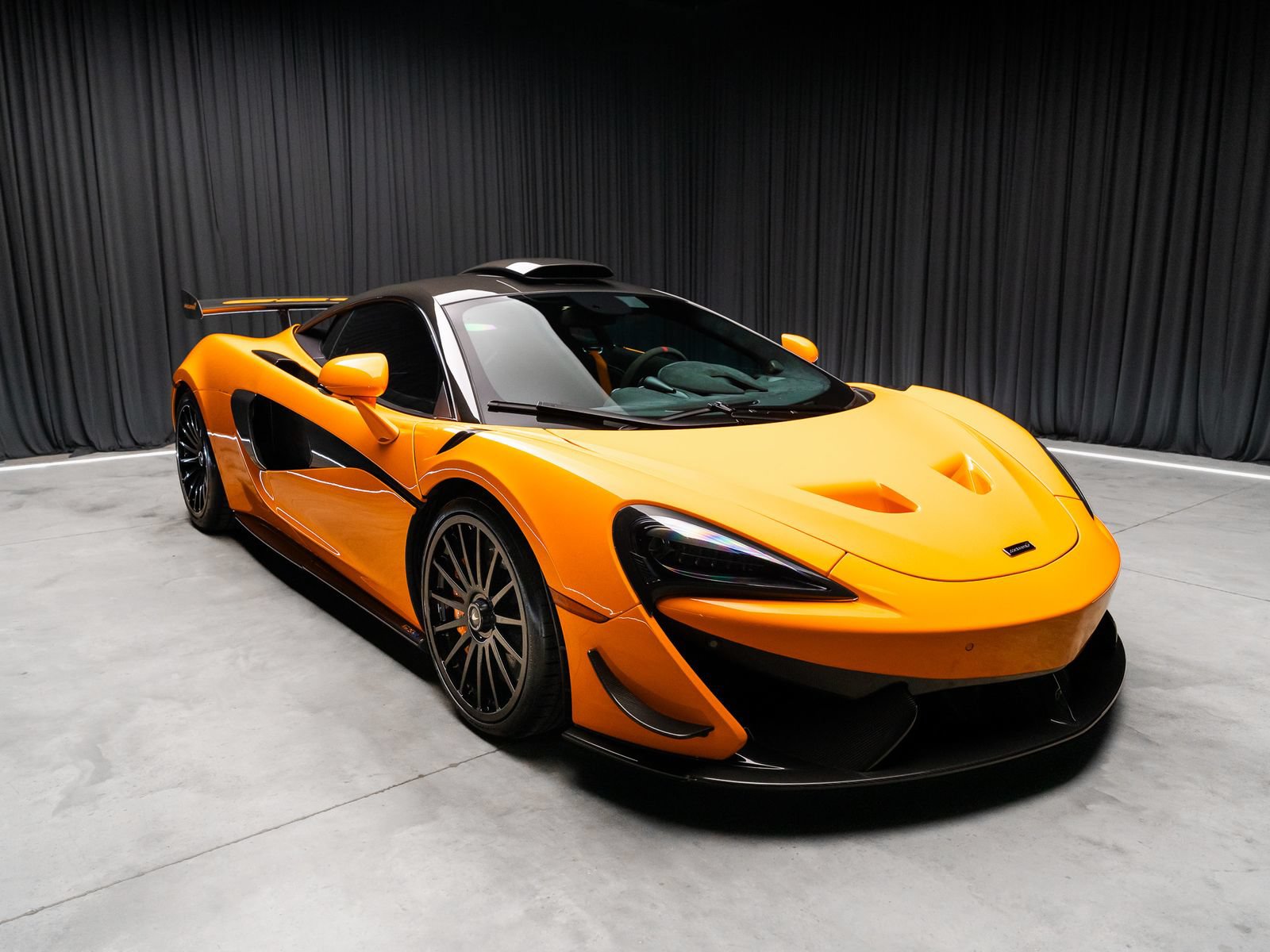Used 2020 McLaren 620R RWD image 9