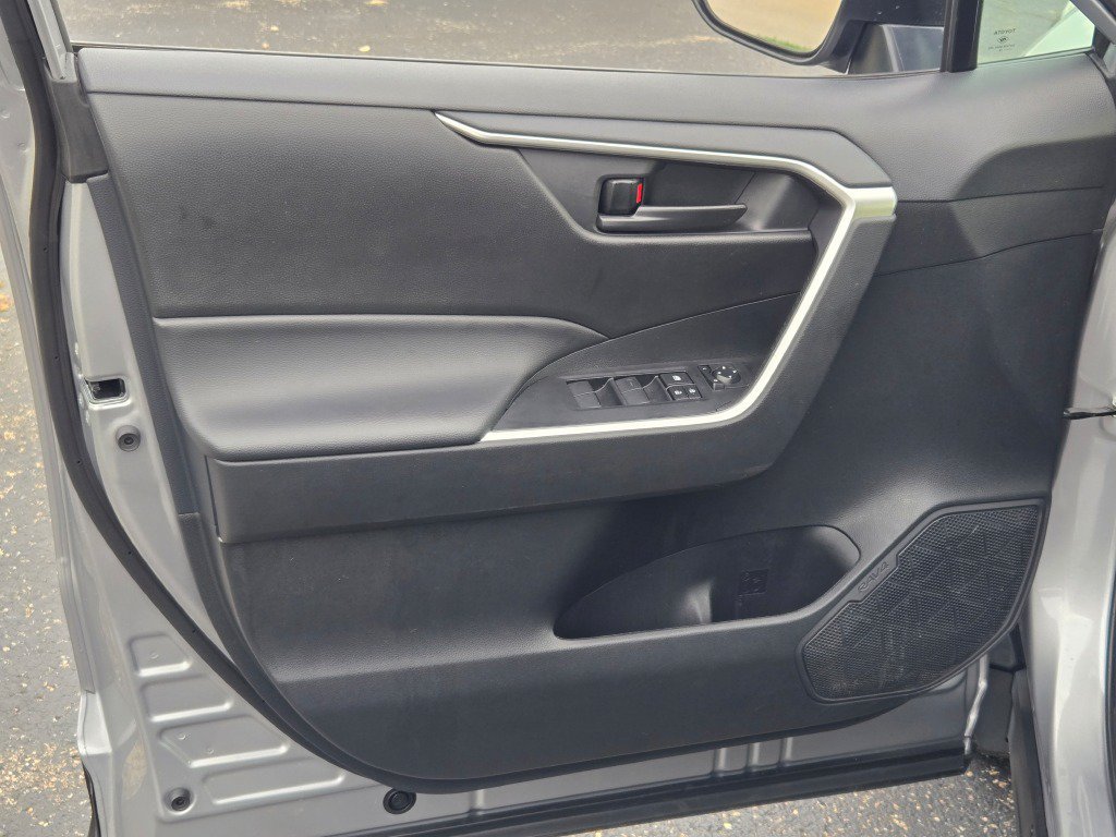 Used 2024 Toyota RAV4 LE AWD/4WD image 18