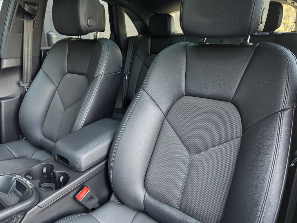 Certified 2023 Porsche Macan AWD/4WD image 5