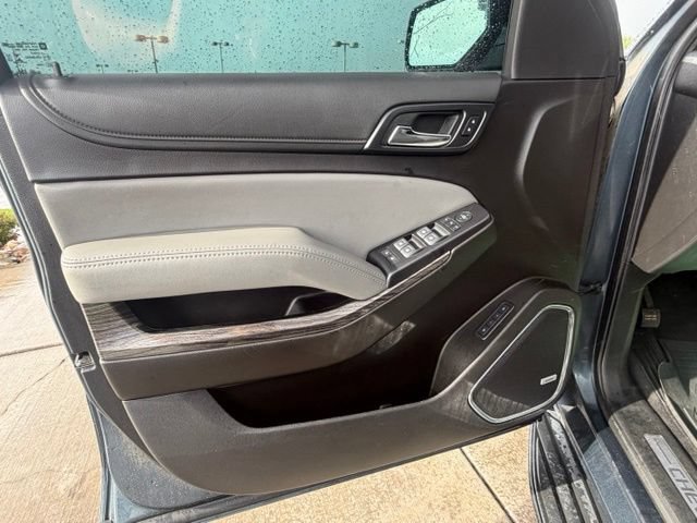 Used 2020 Chevrolet Suburban LT w/ RST Edition AWD/4WD image 13