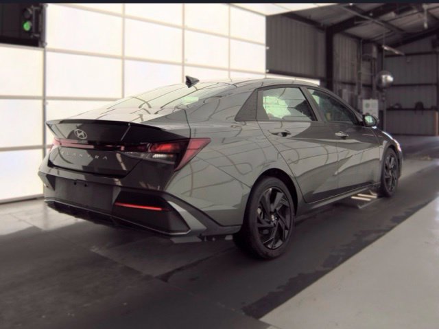 Used 2026 Hyundai Elantra Sport FWD image 5