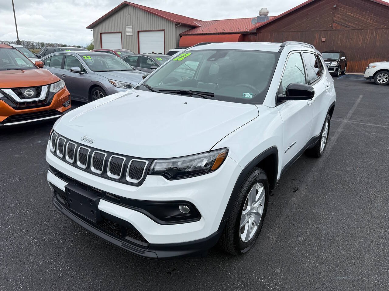 Used 2022 Jeep Compass Latitude w/ Convenience Group AWD/4WD image 2