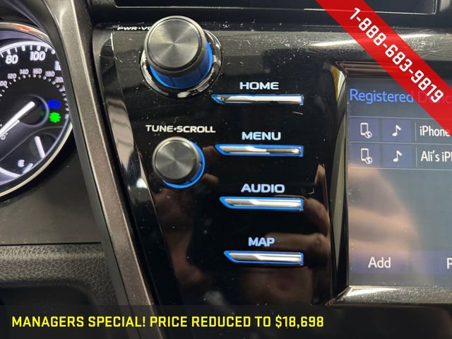 Used 2020 Toyota Camry SE image 3