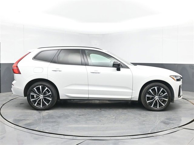 Used 2024 Volvo XC60 B5 Plus image 11