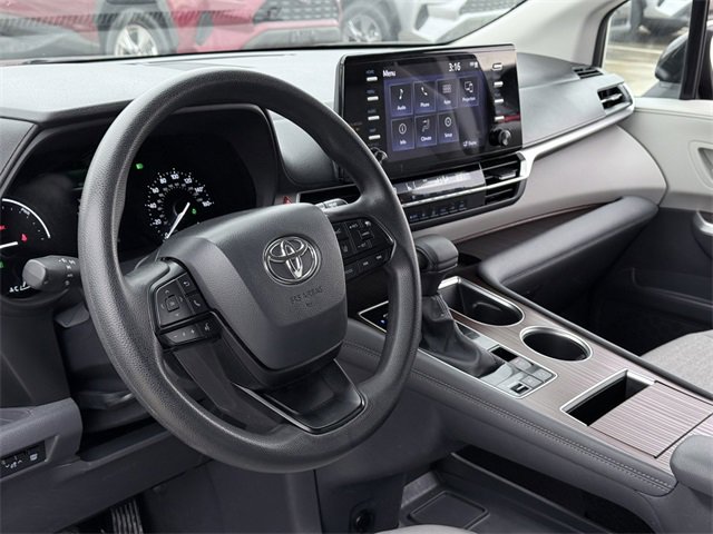 Certified 2024 Toyota Sienna LE image 22