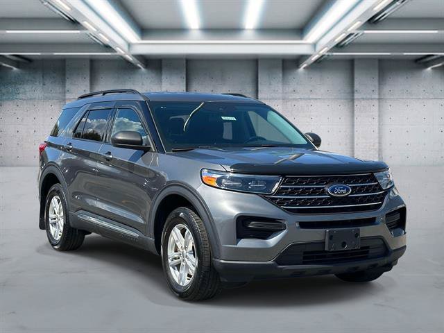 Used 2023 Ford Explorer XLT AWD/4WD image 2