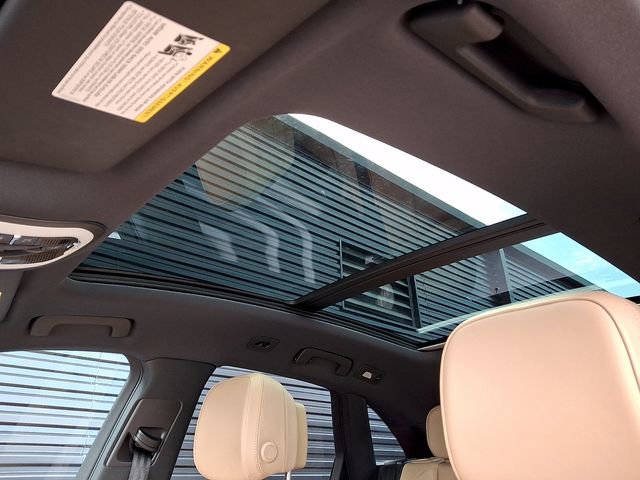 Certified 2023 Porsche Macan Turbo image 19