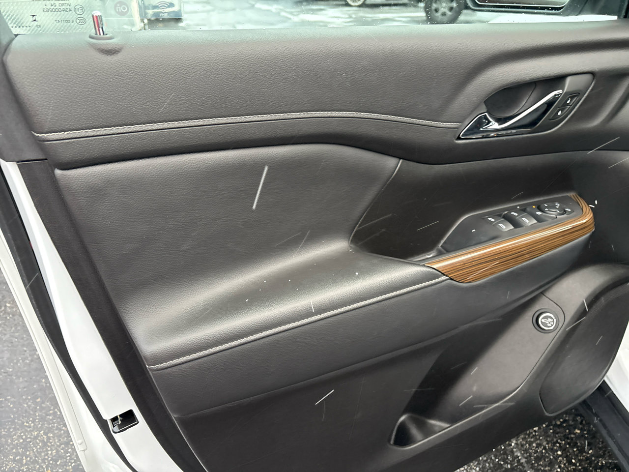 Used 2023 GMC Acadia SLE w/ Driver Convenience Package image 9