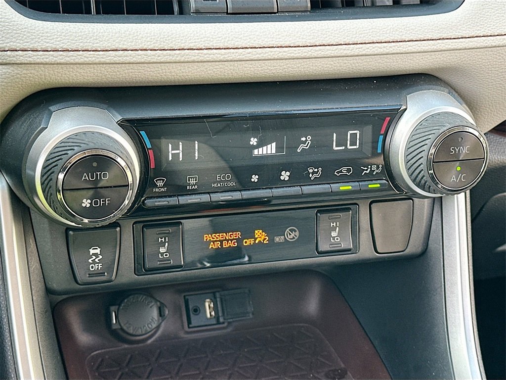 Used 2019 Toyota RAV4 Limited image 16