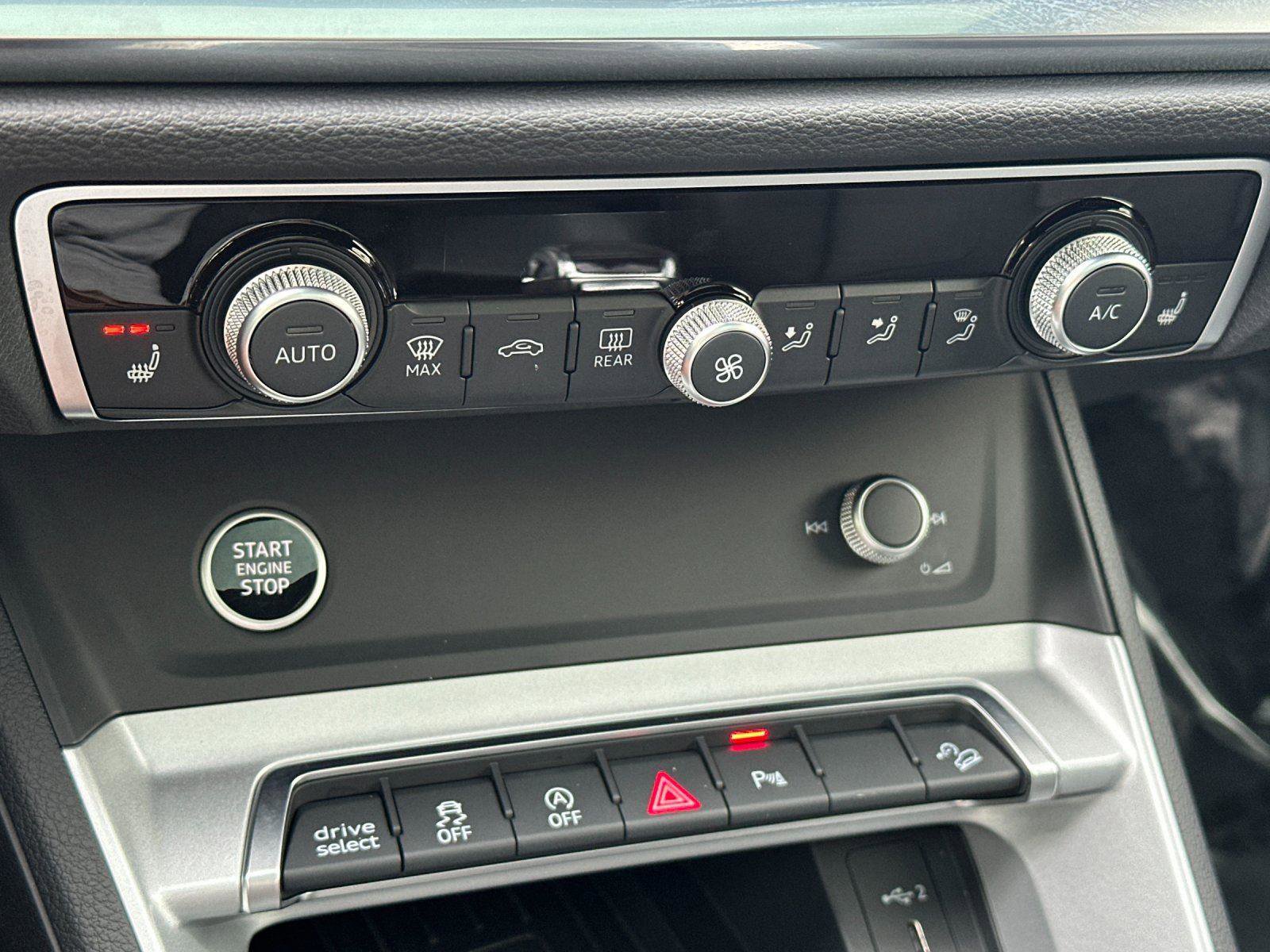 Certified 2025 Audi Q3 2.0T Premium w/ Convenience Package image 20